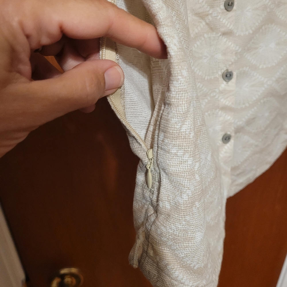 Women's Royal Robbins Beige Button-Up Top. Hidden Side Pocket. Small. Quality. - Picture 7 of 11